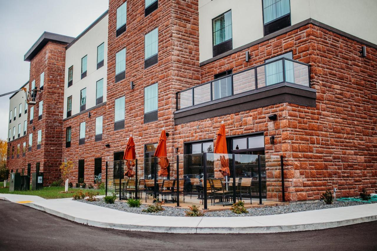 Cobblestone Hotel & Suites Интернашенал-Фолс Экстерьер фото